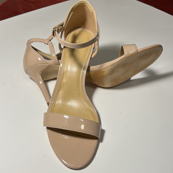 Michael Michael Kors heel open toe. - Picture 7 of 12